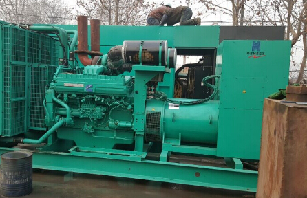 徽县发电机组如何判断水冷式机油散热器内部是否需要清洗？